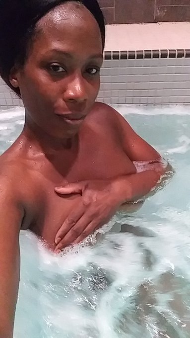 Hot Tub Time. #recovery #chillingtime https://t.co/tULeVGFZVR<a href="/tag/recovery"class="tags">#recovery</a><a href="/tag/chillingtime"class="tags">#chillingtime</a>