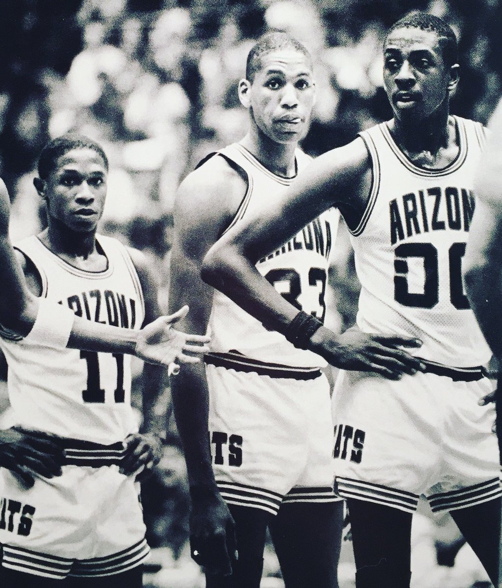 wildabout88's tweet photo. A nice triple threat🐻⬇️. #wildabout88 #beardown #aplayersprogram #kennylofton #joeturner #anthonycook @Kenny_Lofton7 @APlayersProgram
Photo from he 1988-89 Arizona Basketball Media Guide. Image may be subject to copyrights. https://t.co/OwyKZpT0yO