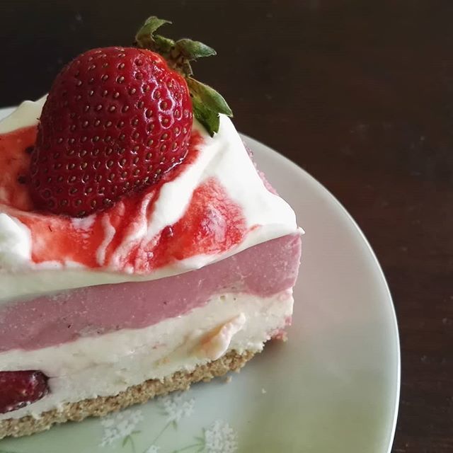 SweetBlessingsb's tweet photo. Un Cheesecake de lujo!! ๐๐
**
#cheesecake #strawberry #strawberrycheesecake #fresas #cheesecakeporn #cakeporn #sweetblessings #sweettooth #sweetfood #food #foodie #foodpic #foodporn #foodphotography #dessert #yummy #cheesecakeforlife #foodstagram https://t.co/uxwlphPtua https://t.co/PouWRNnOy9