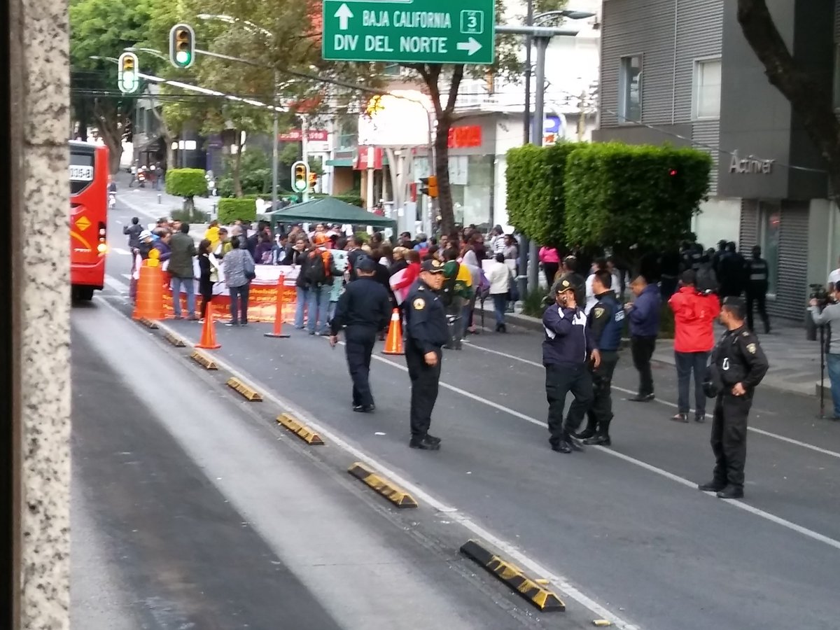 Hoy cerrada av. Insurgentes, para mí, apoyo total a los damnificados del sismo, ¿dónde quedaron todos los millones de apoyo?