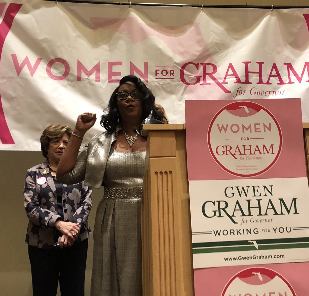GwenGraham's tweet photo. “Gwen is the woman we need! She will fight for common sense gun safety to make all of our communities safer.” — @TeamRepWatson
#LeadBlue18 #WomenForGraham https://t.co/aWi3HSjLHf