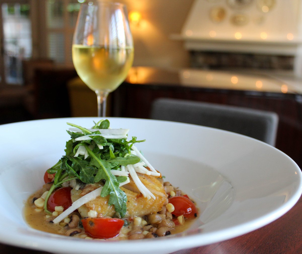 wrhotelrestspa's tweet photo. Eat fresh! Now featured on the Towne House Restaurant menu California Halibut served over a black eyed pea succotash in a lemon caper cream topped with farm fresh greens. #dinelodi #halibut #tasty #fresh #pescitarian https://t.co/lqv8x0QHkp