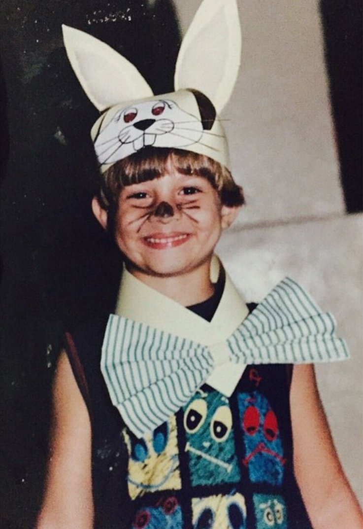 thisaboutx's tweet photo. da pra acreditar que esse neném vai fazer 26 anos amanhã, cada vez mais no mundo dos adultos ❤ https://t.co/DpNhc3O0o5