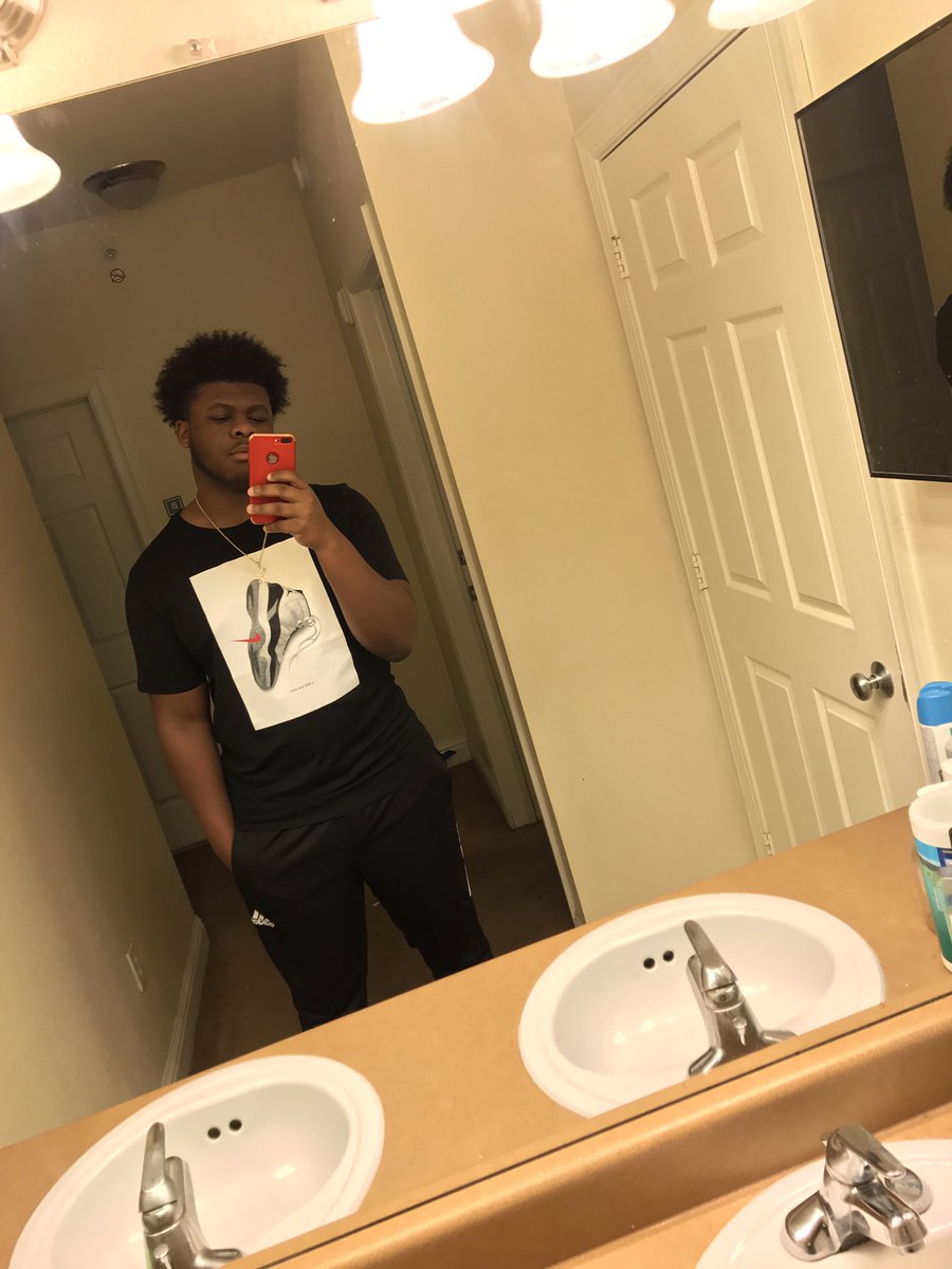 tvtsquared's tweet photo. #WhosWhoatVstate
I'm late af, but my name is Trent.
I'm a rising senior and I'm a Healthcare Admin major.
I also currently work for IT on campus.
I be on and off camp, but I plan to get more involved this year!
That's really it honestly https://t.co/MUIPTLxUWB