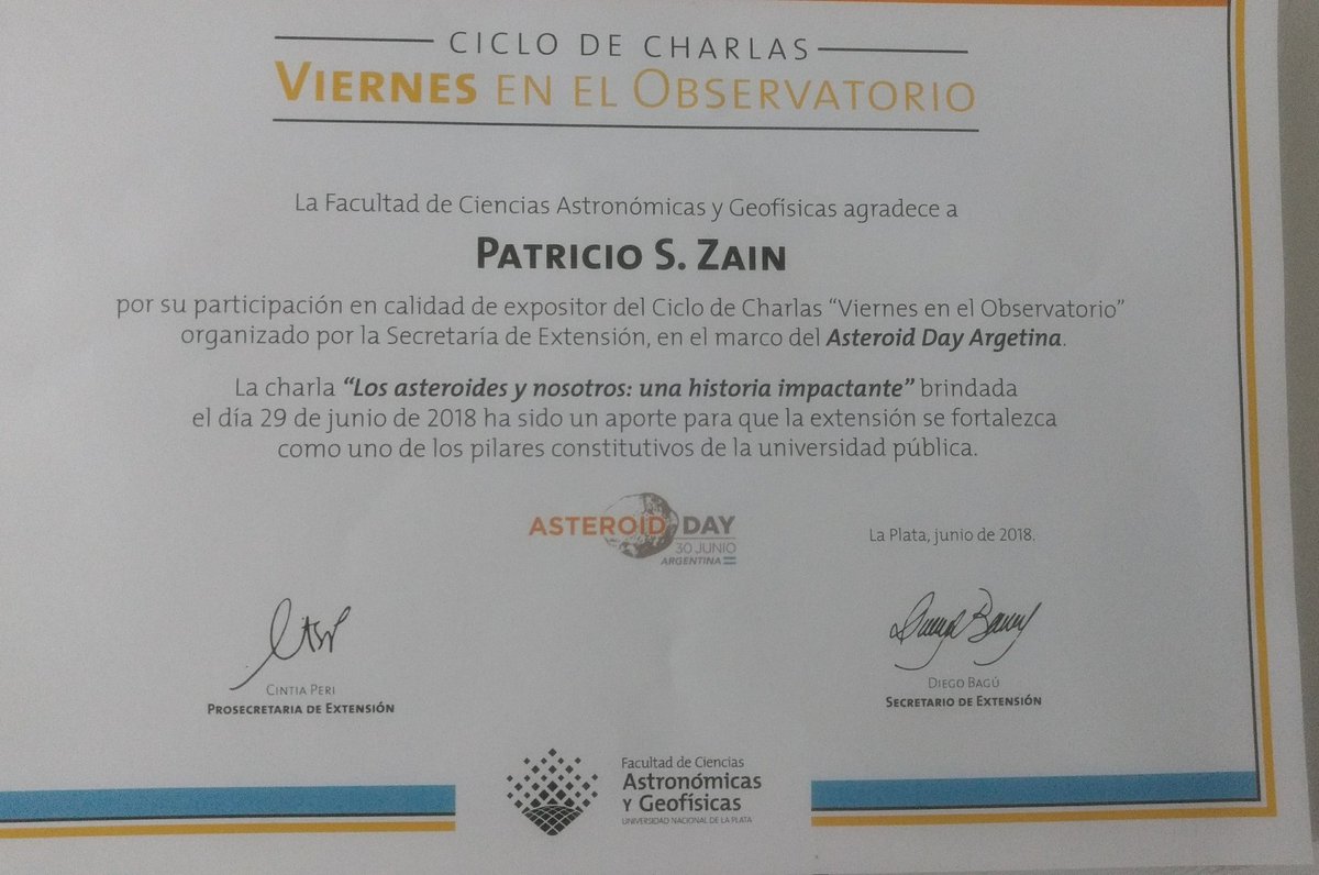 PatricioZain's tweet photo. Y pasó con mucho éxito mí primera charla de divulgación en el @PlanetarioLP, en el marco del Día del Asteroide @AsteroidDayArg, con una gran concurrencia y un público entusiasmado.
Una gran experiencia que espero repetir pronto. https://t.co/PeKc0XHOWS