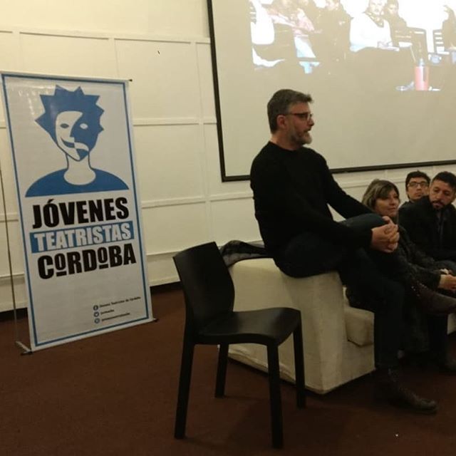 Gracias @jovenesteatristascba gran idea unir prensa y teatro independiente de Córdoba. <a href="/agustinbazan_/">Agustín Bazán</a> @celestecolella @rosario__vi #teatro #arte #cultura #escena ift.tt/2z2nkIq