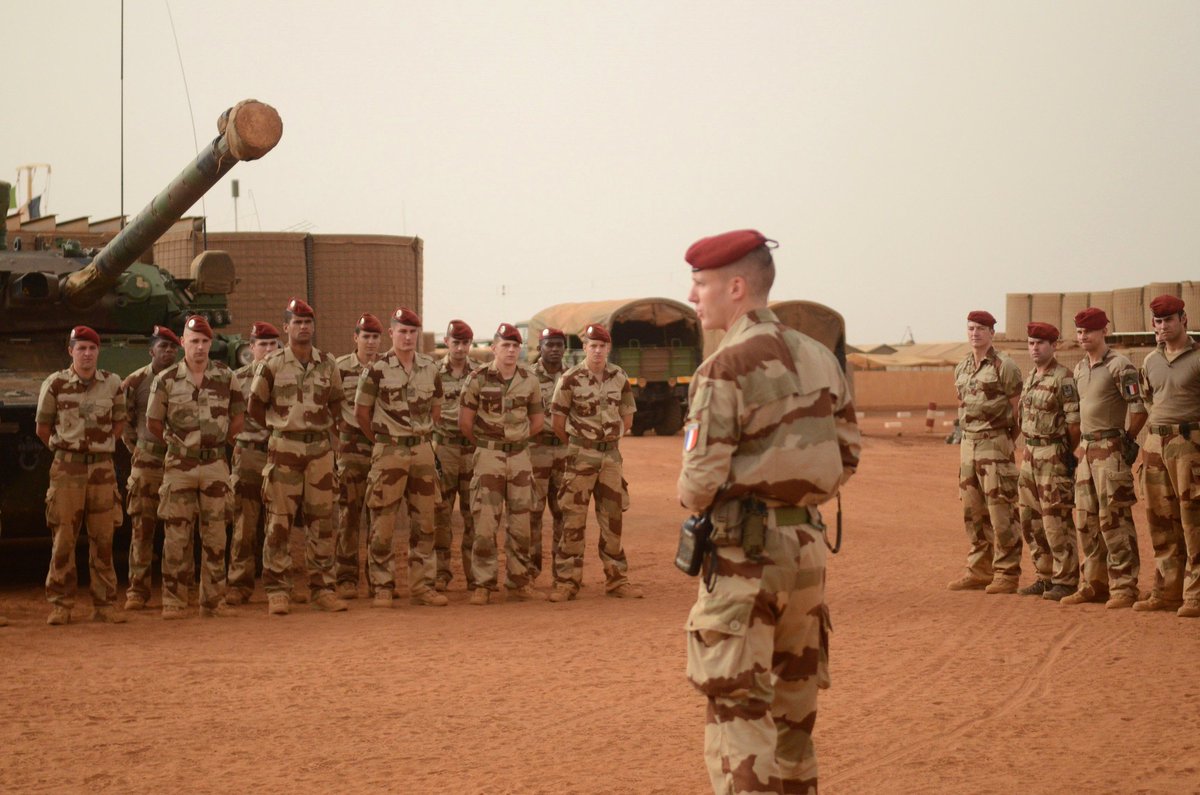 OpexNews's tweet image. Barkhane : dans la peau d’un capitaine commandant un sous-groupement tactique blindé au Sahel defense.gouv.fr/operations/ope… #1erRHP #Barkhane #NDJAMENA
