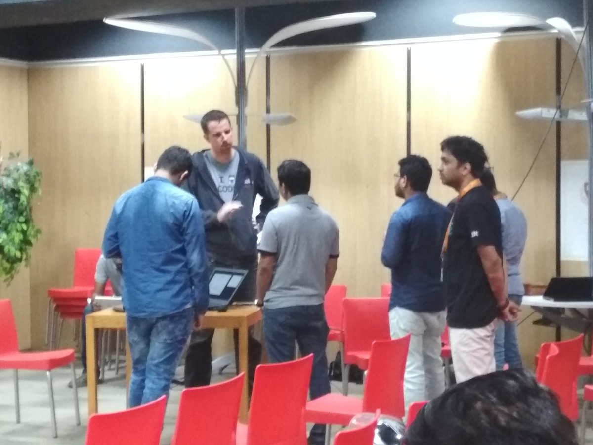 charstacker's tweet photo. @big_Vinz solving queries before the session.

#SocgenMeetup #meetup #Bangalore @skillenza https://t.co/h2yygjQSO7
