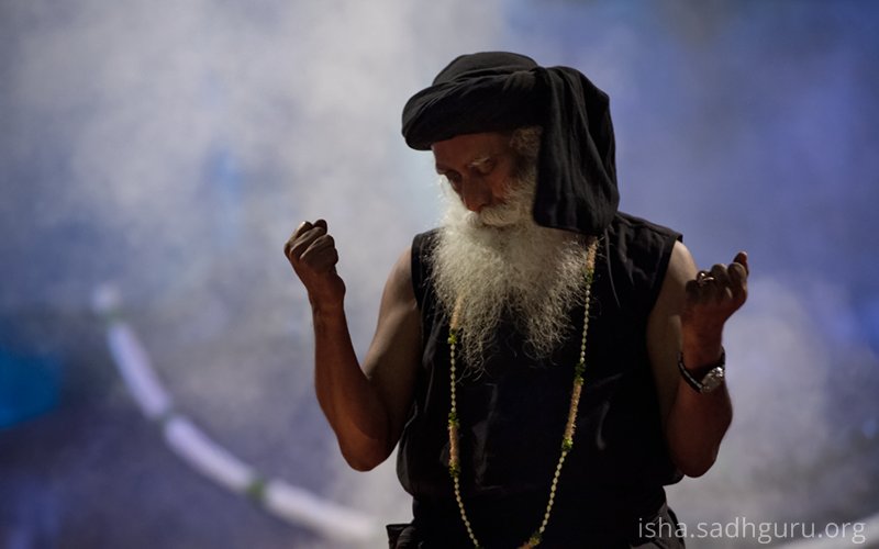 SadhguruJV's tweet image. If you dissolve your personality, your presence becomes very powerful – this is the essence of spiritual sadhana. #SadhguruQuotes