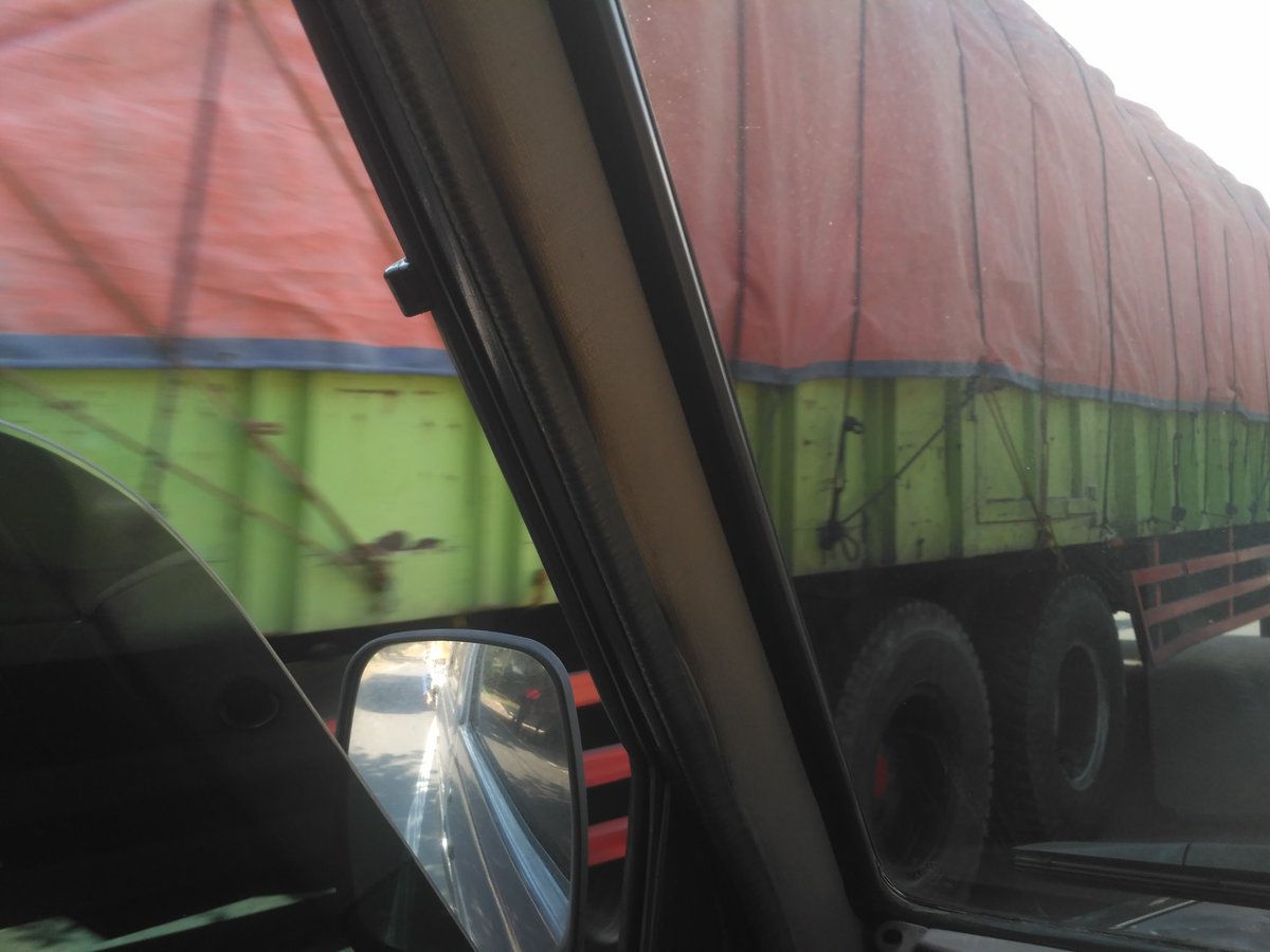rt03plscibiru's tweet photo. @PRFMnews macet ditanjakan setelah malangbong, Ada truk mogok https://t.co/E1w2CCZwrY
