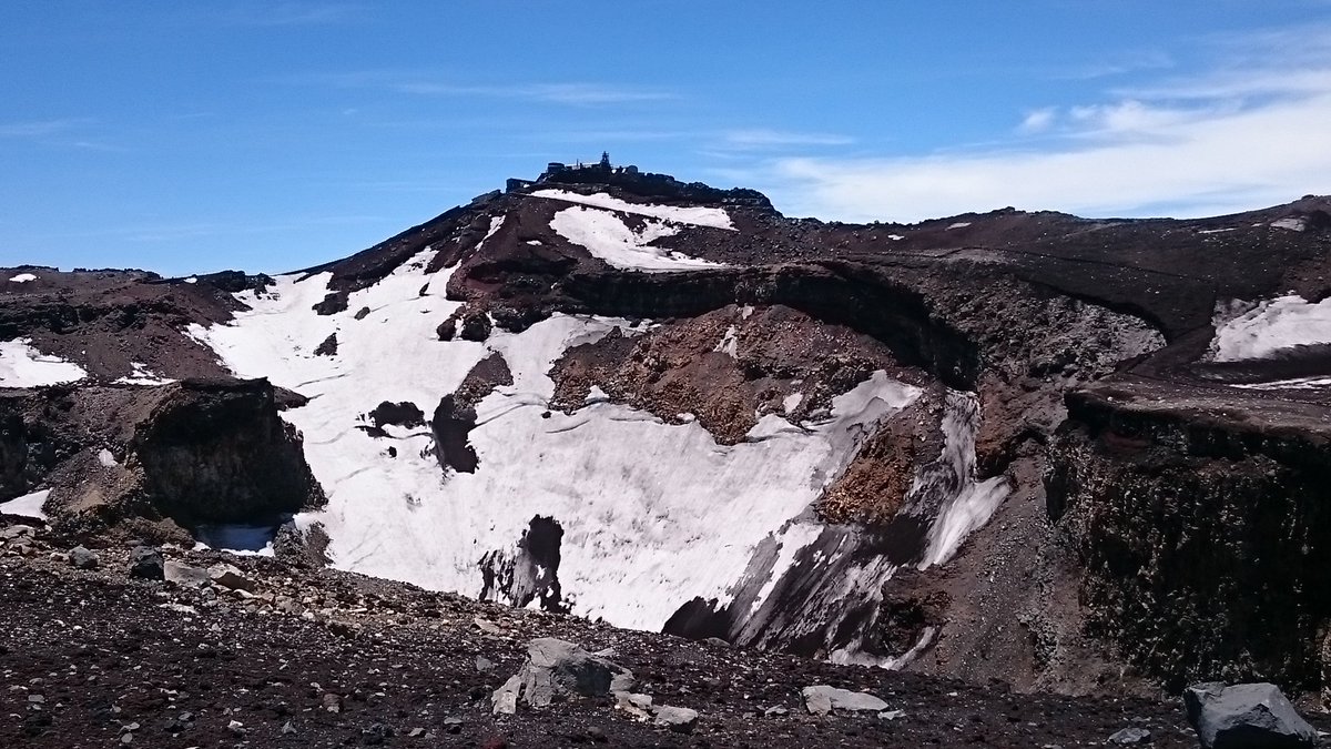 離れ笠 On Twitter 富士山山頂の火口 寒いのでお鉢巡りはせずに下山開始 富士山頂上