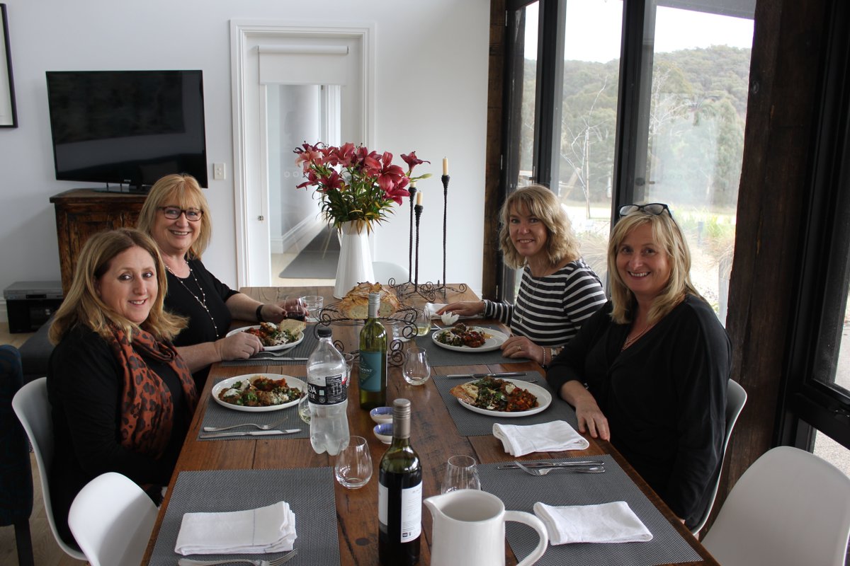 SimplydVineCook's tweet photo. We have been very busy with cooking classes but have neglected social media a bit, so lets show you what we have been up to lately...… Cooking Moroccan with a group of friends..
#Daylesford #Cooking #CookingClasses #Foodie #Moroccan #Fun #SimplydVineCooking https://t.co/Wjw22POPkC