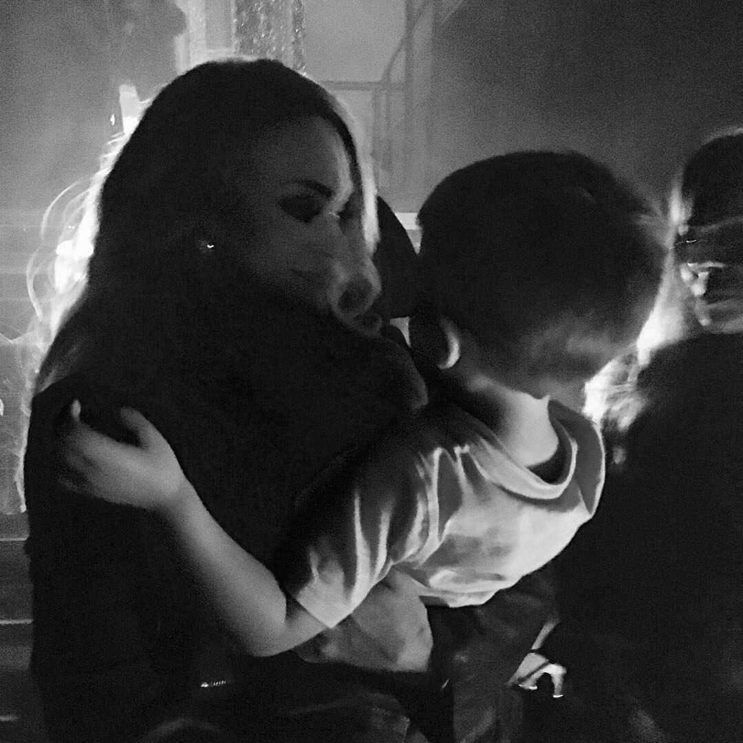 carrieunderwood's tweet photo. This was about 30 seconds before I went on stage tonight...❤️❤️❤️ @HardRockHCAC https://t.co/J0naKvpvJd