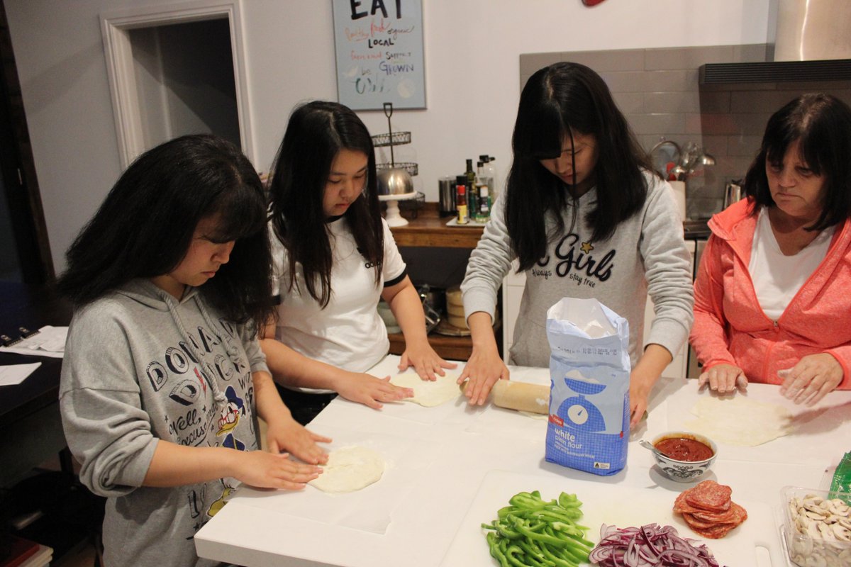 SimplydVineCook's tweet photo. Recently we had a group of Japanese high school students stay with us so we had a fun time together making pizzas..
#Daylesford #Cooking #CookingClass #Italian #Pizza #Fun #Foodie #SimplydVineCook https://t.co/2HNIyy5Nfq