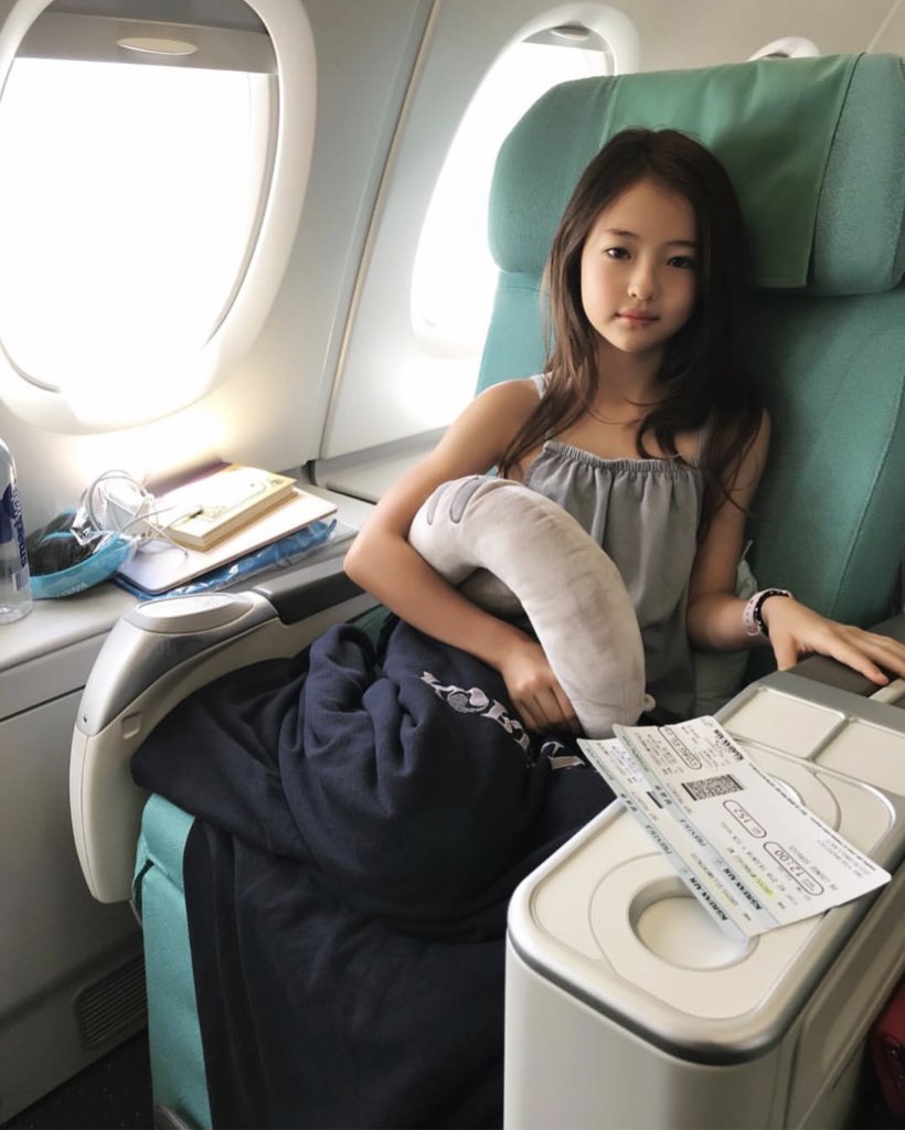 Kay On Twitter Tell Me Jennie Kim And Ella Gross Aren T Siblings