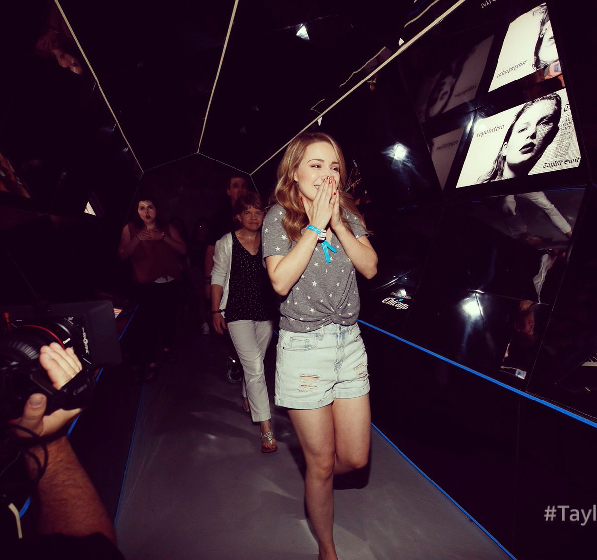 heyalisonn's tweet image. THE MOMENT I REALIZED THAT EVERYTHING THAT WAS HAPPENING WAS REALLY REAL #TaylorSwiftNOW