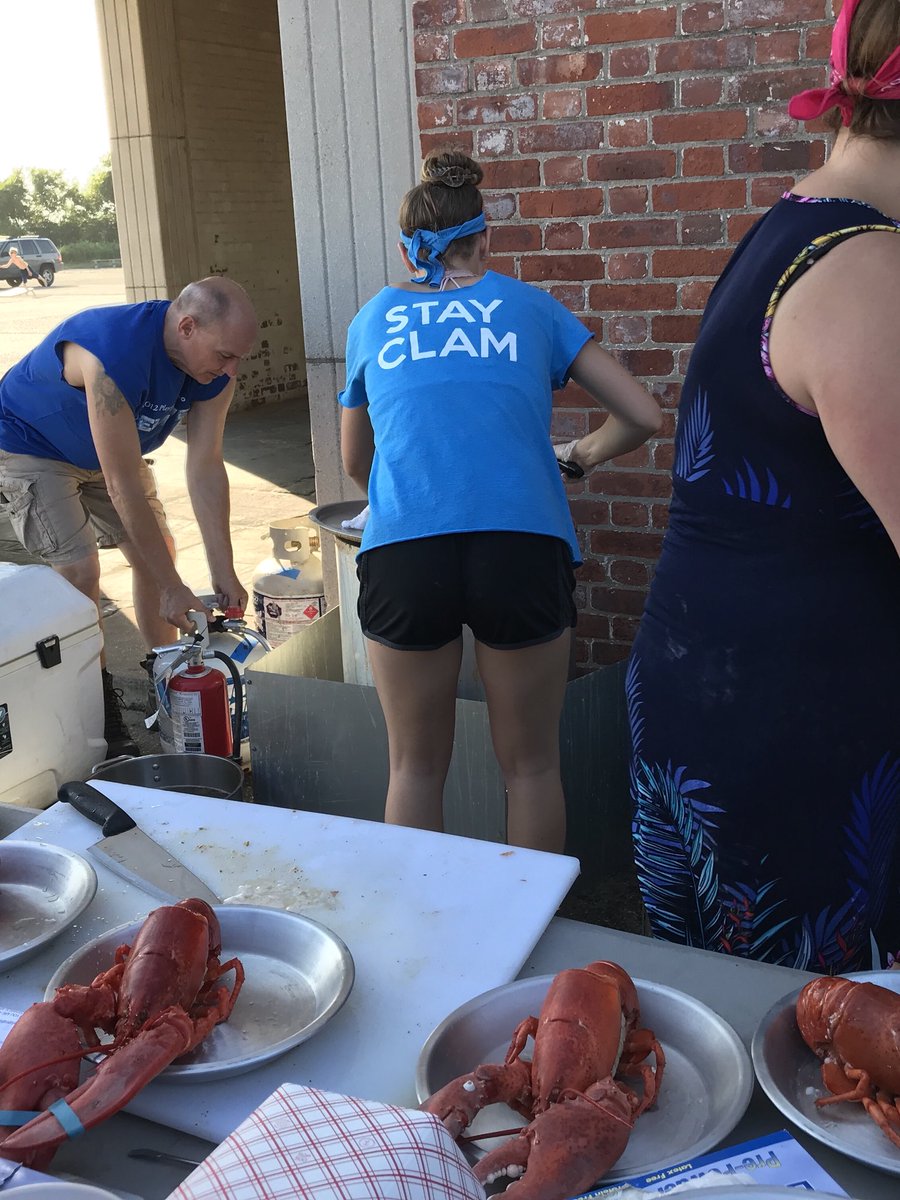 $30 for 1.5 pound lobster with corn and potatoes <a href="/RiisBazaar/">RiisParkBeachBazaar</a>, courtesy of <a href="/rockclambar/">Rockaway Clam Bar</a> and <a href="/redhooklobster/">RedHookLobsterPound</a> #lobster #lobsterboil #stayclam