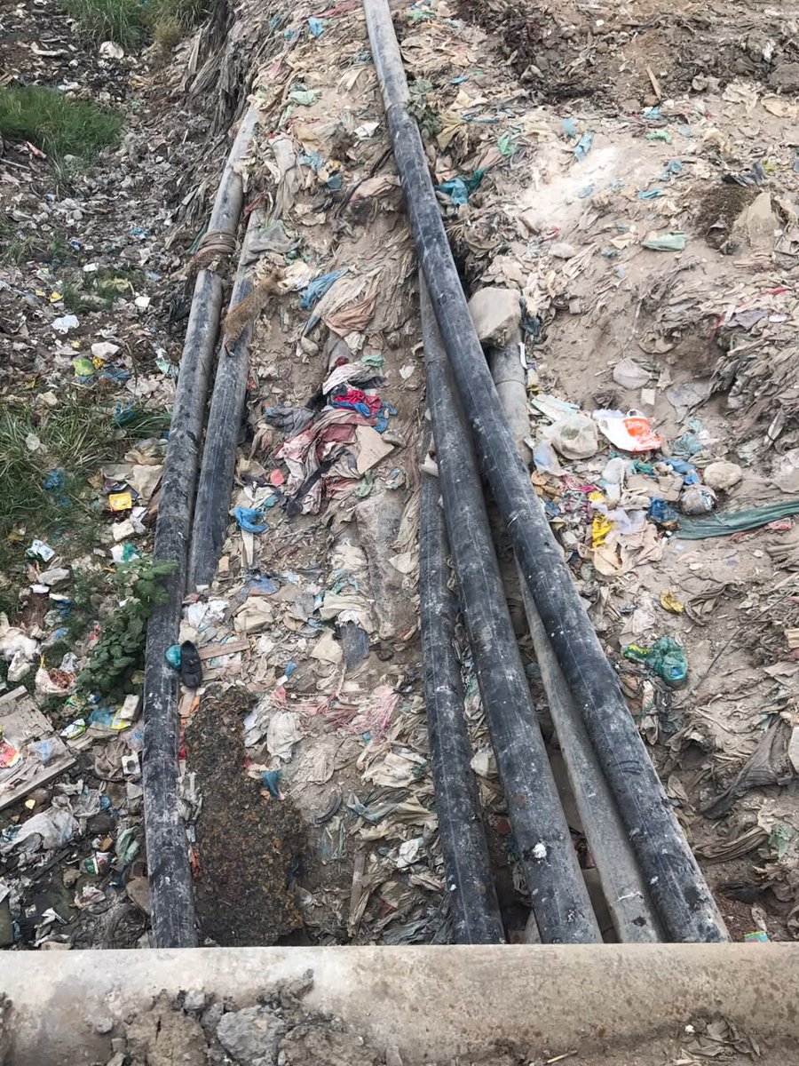 HamidMirPAK's tweet photo. Ohhhh Karachi oh Karachi PPP,MQM,PML-Q and PML-F ruled this city many years but some areas of this city are full of filth just reject this filth on 25th July #Election2018 https://t.co/AU4CztGX9S