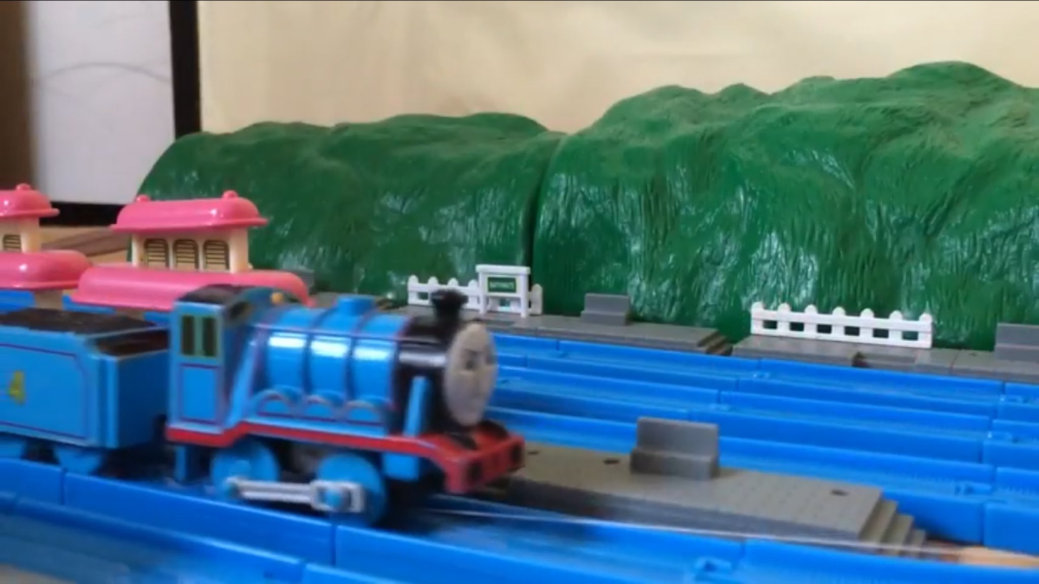 ディーイー10 テン A Twitter Gordon Goes Foreignの再現動画に出てきたこの駅はバロー イン ファーネス駅をモデルにしています てかここ本当にバロー イン ファーネス駅か