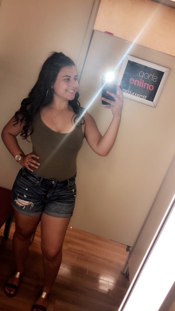 LyssaaaKayyy's tweet image. 1:22 a.m phone on 3% so BOOM 🤷🏽‍♀️😜 #2WeeksOld #AppreciateYourselfGirl 😘