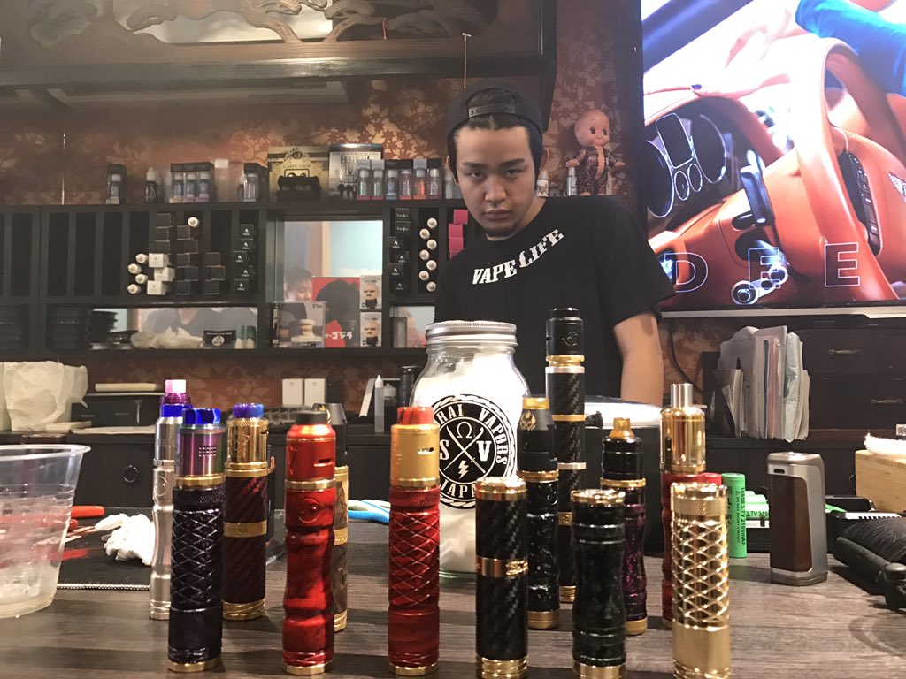 wing0_sato's tweet photo. すっかりくつろいでおりますが、ピットイン(*´∀`*)
#samuraivapors
#サムライピットイン
#surefire
#taiji
#complife
#subzerox https://t.co/5zAoMo2Cur