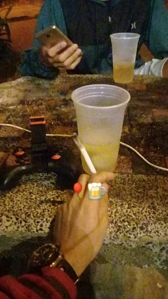 TitiLiroo's tweet photo. Aqle pike na ondin 😑🍺🎈💥 https://t.co/ePWojjVto4