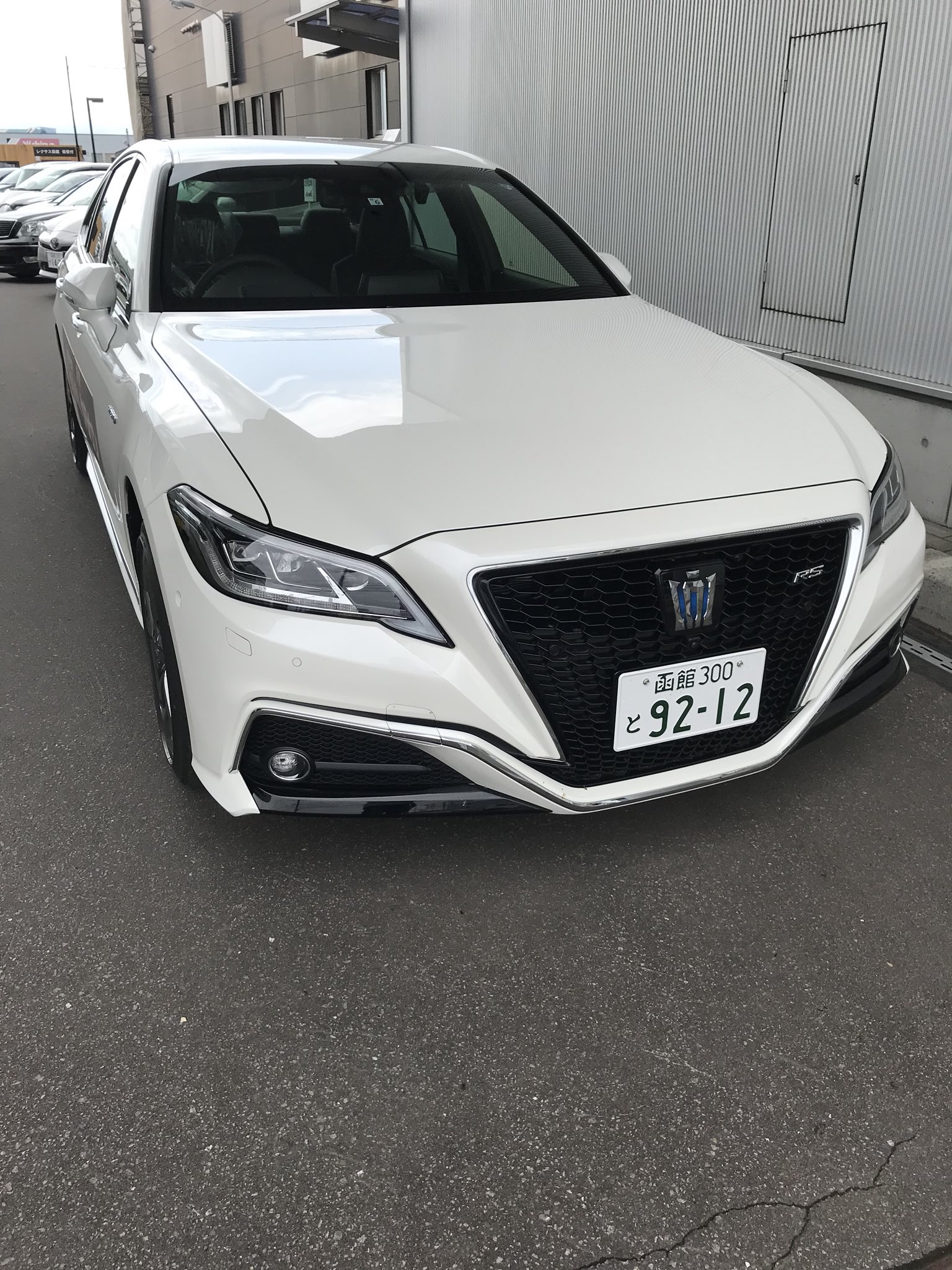 カイ 予定通りトヨタに新型クラウンを見にいってみました なかなかかっこいいデザイン 店長にも久しぶりに会い いろいろもらってケーキセット食べさせてもらった トヨタ クラウン クラウンビヨンド クラウンrs T Co Pnoar9ckhs