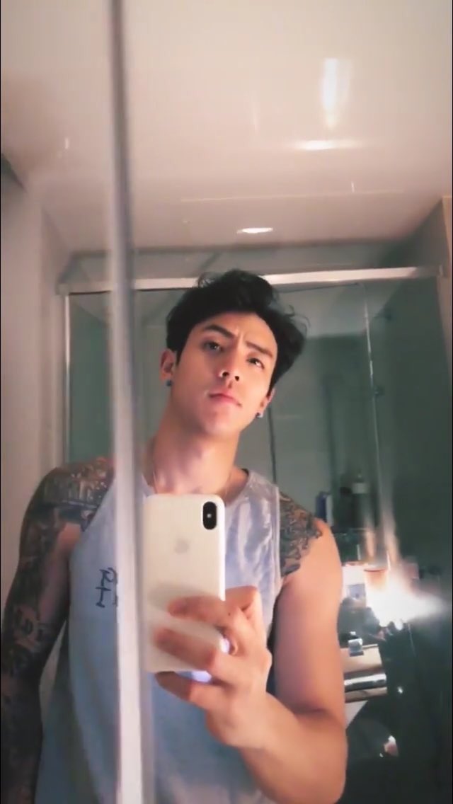 xxrrome's tweet photo. @IESCHENLE siang baby! https://t.co/m5HGFjhfug