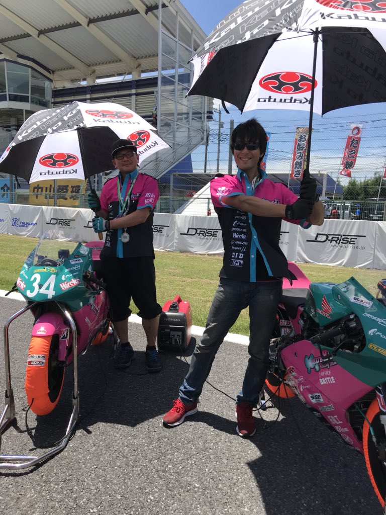 nakamurajunko_2's tweet photo. サーキット日和🏁
#いや、暑すぎる
#筑波サーキット
#能勢ひとみ
#島崎愛弓
#MFJスーパーバイク
#バイク最高
#日帰り筑波
#明日も筑波
#昔はレースクイーン
#mfjsuperbike 
#motorcycle 
#race
#joffice 
#racequeen 
#modelagancy 
#clubys https://t.co/ZJQkOTA4vc