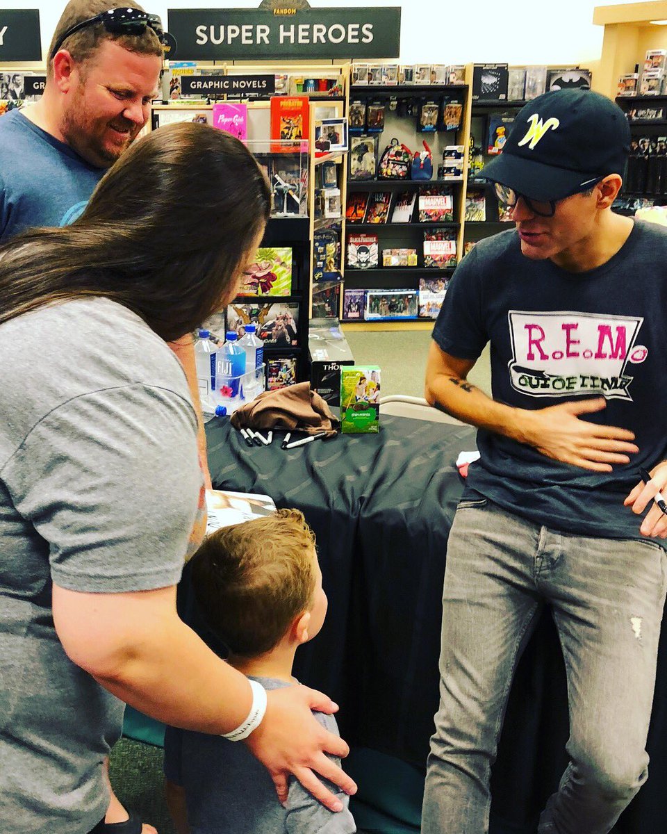 MoReeRausch's tweet photo. Lincoln was so excited to meet @mrbobbybones last night wearing his new #pimpinjoy shirt @theshopforward! We were all representing, @rauschdustin threw it way back with the original #30abes shirt @radioamy! https://t.co/xpfmr5wF89
