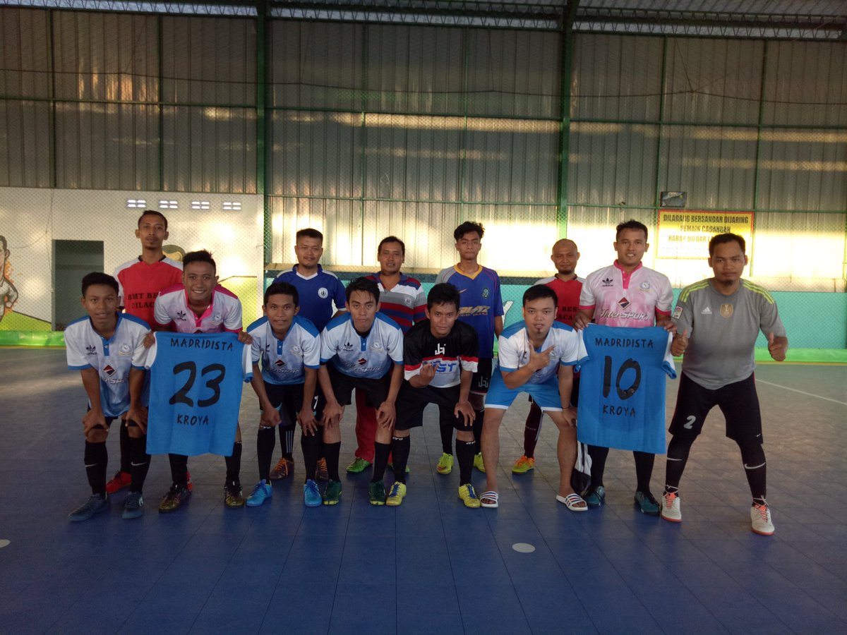 MadridistaKroya's tweet image. #DokumentasiPRMI @Madrid_Indo
.
.
Muchas Gracias yang sudah datang Sparing Futsal With BMT Best Kroya.
Sampai Ketemu di Event Kami selanjutnya.
.
.
#FutsalPRMI #SparingFutsal #EventPRMI #realmadrid #madridista #prmi #peñarealmadriddeindonesia #madridistakroya #HalaMadrid