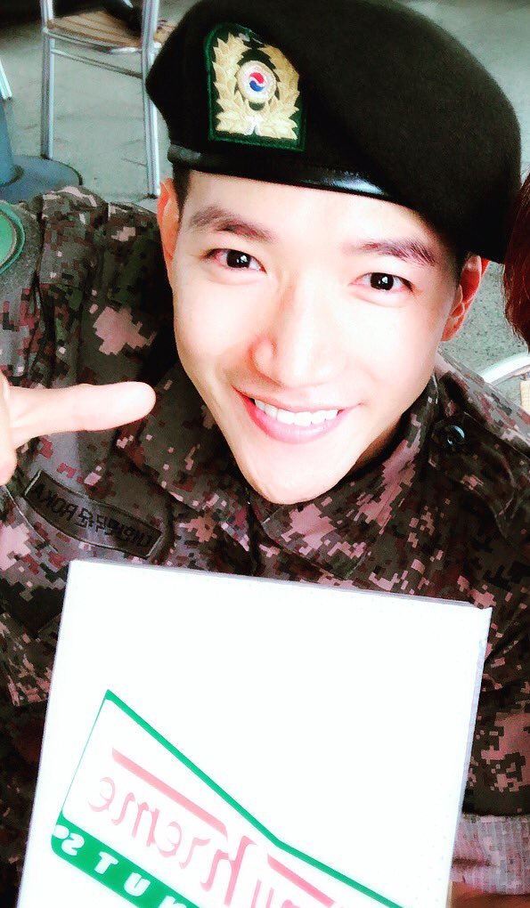 JunkayMyHusbaby's tweet photo. My men looking so handsome with bright smile...  😍😍💗💚
#Jun_K #Taecyeon #TaecKay #SoldierPM https://t.co/SPur59NIDo