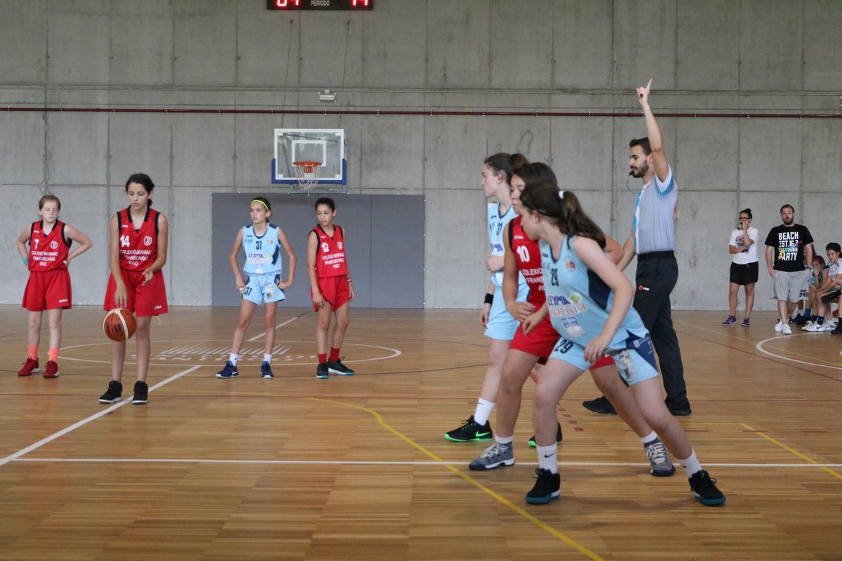 FGB_Baloncesto's tweet photo. V #jamboreemini en Compostela. A final feminina en xogo : @CDColexMariano - @EstudiantesLugo 2Q (15 - 20) https://t.co/ldVC2LWNur