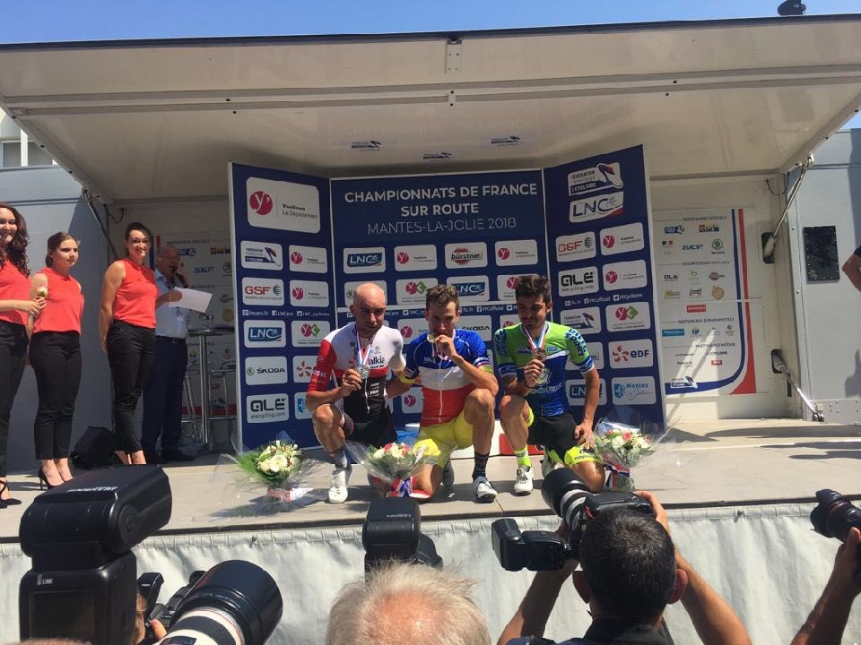 YAssocies's tweet photo. Félicitations à @GeoffBouche pour sa première place aux Championnats de France Amateurs à @ManteslaJolie_  🥇☀️🚴🏼‍♂️ #Événement #Cyclisme #CFCR2018 #Yvelines2018 #TousCyclistesEnYvelines https://t.co/0EzF4xYfXA