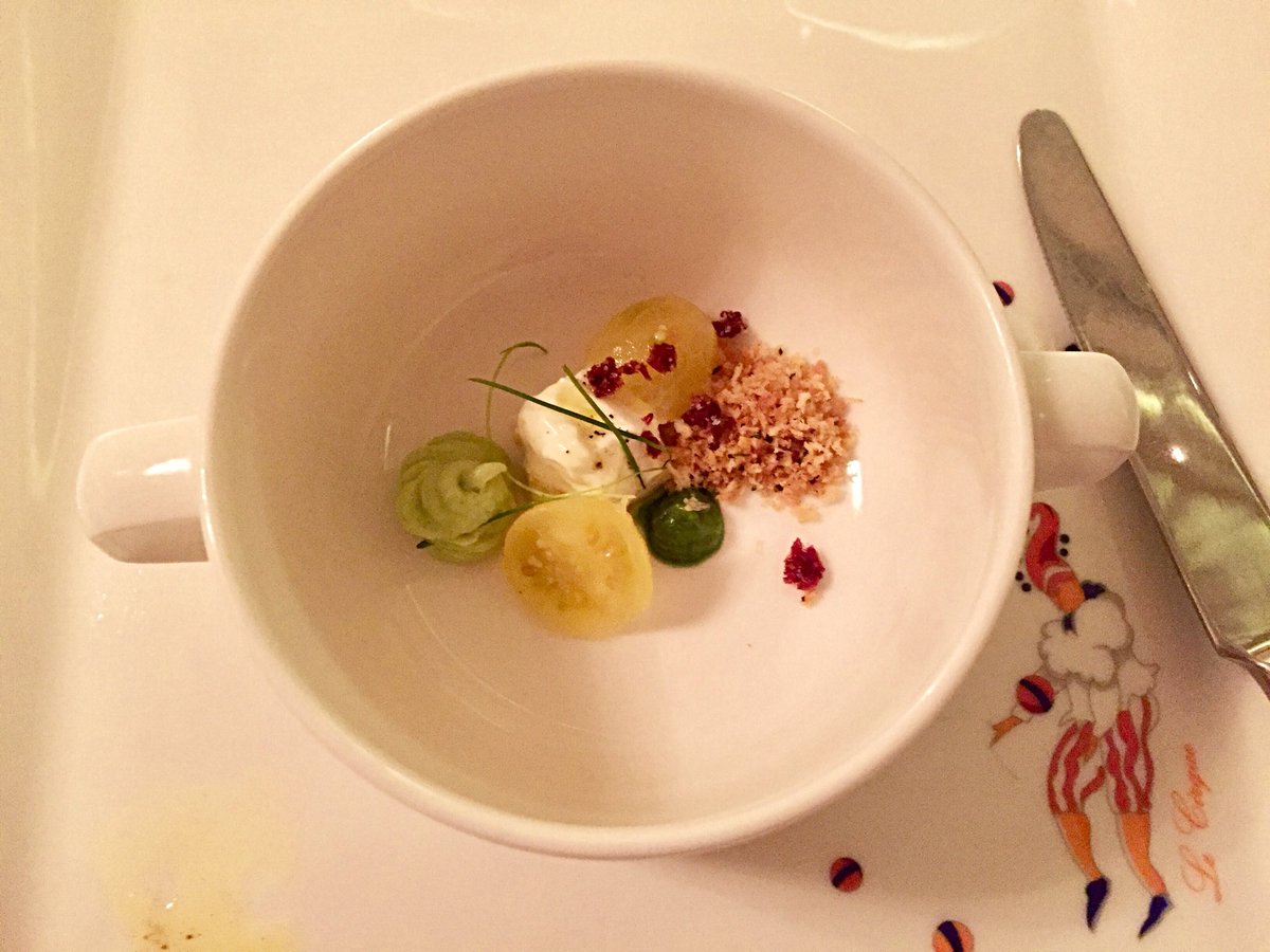 Chilli_and_Choc's tweet image. Absolutely fantastic meal last night in Le Cirque Signature at Leela Palace, Bangalore: Burrata, tomato and basil reduction - Blue crab with fennel  - Slow-roasted pork belly with polenta and morels - and a chocolate sphere melted with chocolate sauce #India #Bengaluru