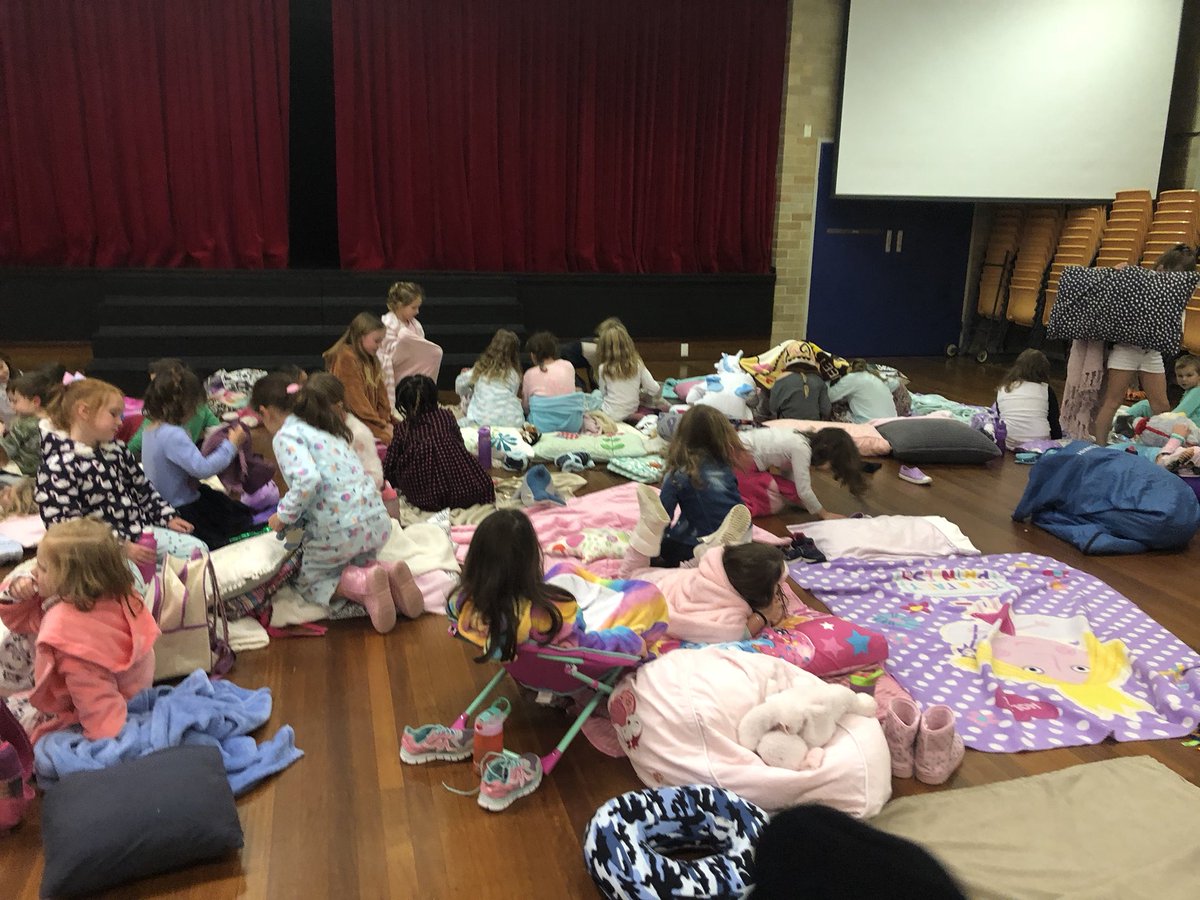 BonnetbayPS's tweet photo. Pizza#popcorn#Peter Rabbit Movie #fun night ! Over 80% school #support year 6 ! Go BBPS! https://t.co/uQv1gBaJWj