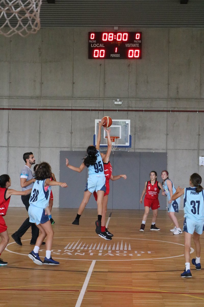 FGB_Baloncesto's tweet photo. V #jamboreemini en Compostela. A final feminina en xogo. No descanso @CDColexMariano - @EstudiantesLugo (27 - 32) https://t.co/AAWvygEimA