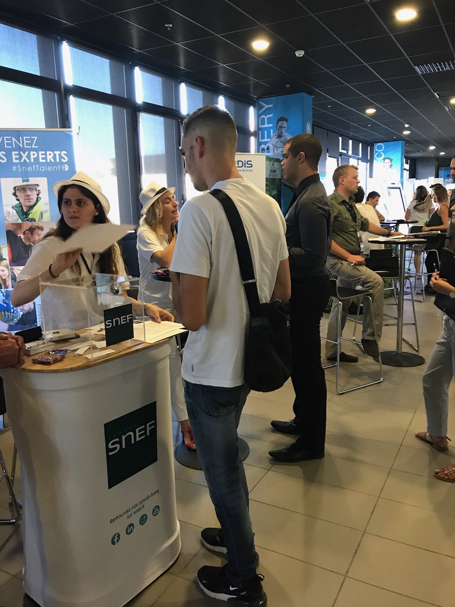 FTravail_PACA's tweet photo. #AvecPoleEmploi des rencontres candidats-employeurs décalées au Stadium Job Hopps à l'@orangevelodrome de Marseille cc @HoppsGroup https://t.co/JsUjivViRJ