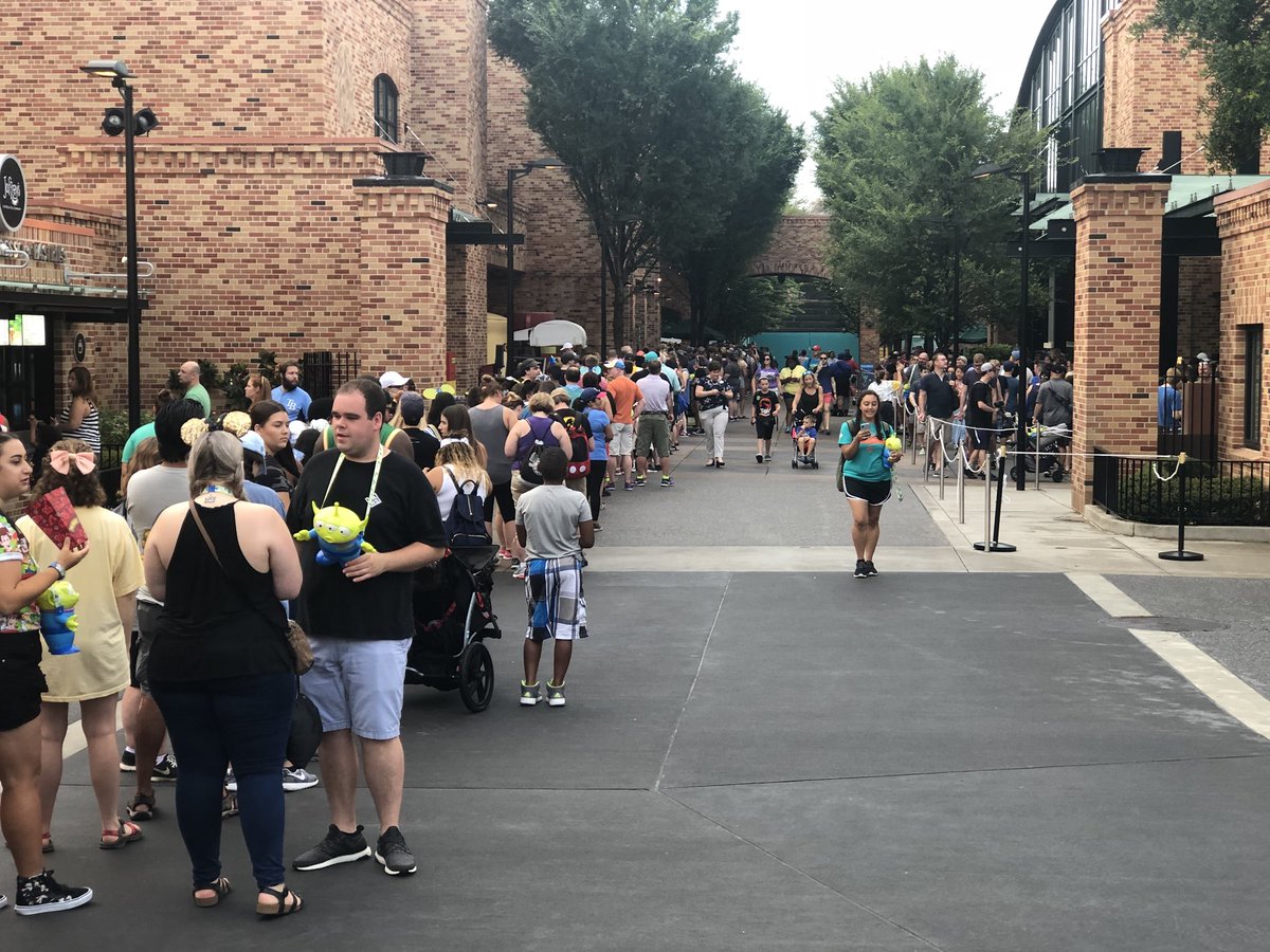 thrillgeek's tweet photo. The current wait time for Slinky Dog Dash is 300 minutes. The line starts outside the land. They are using the old Great Movie Ride and Toy Story Mania queues for the line-B #ToyStoryLand https://t.co/icv2AJpMNu