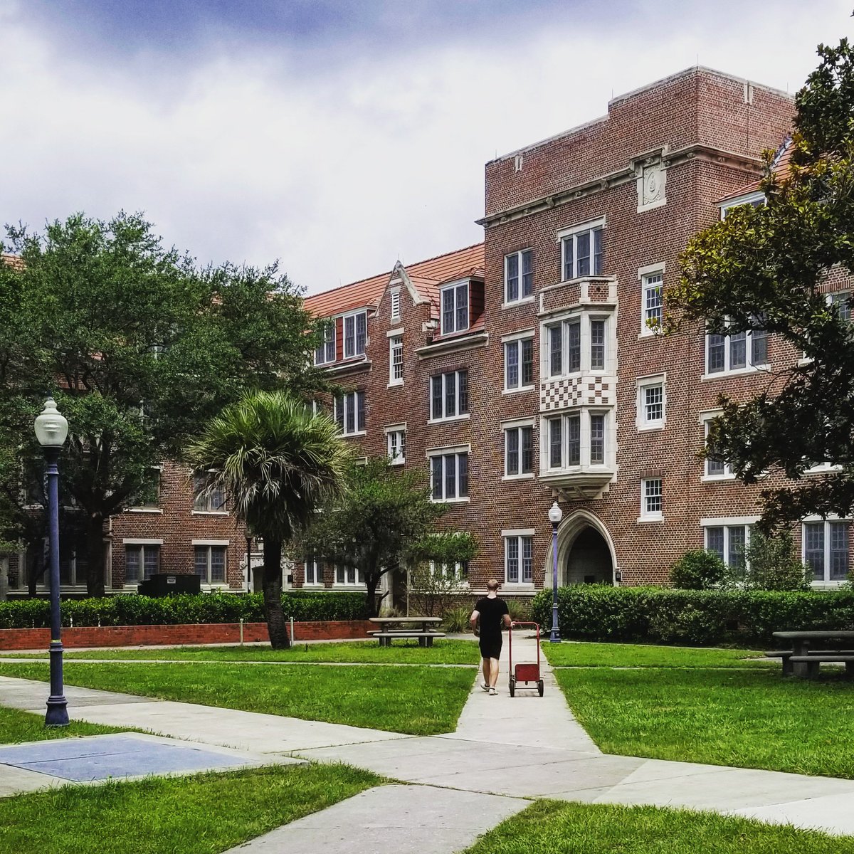 SteveShepherdUF's tweet photo. Welcome Home! @uflorida #moveindays #summerB #welcometorainsville #rainsville #GoGators https://t.co/drdaNsIBH0