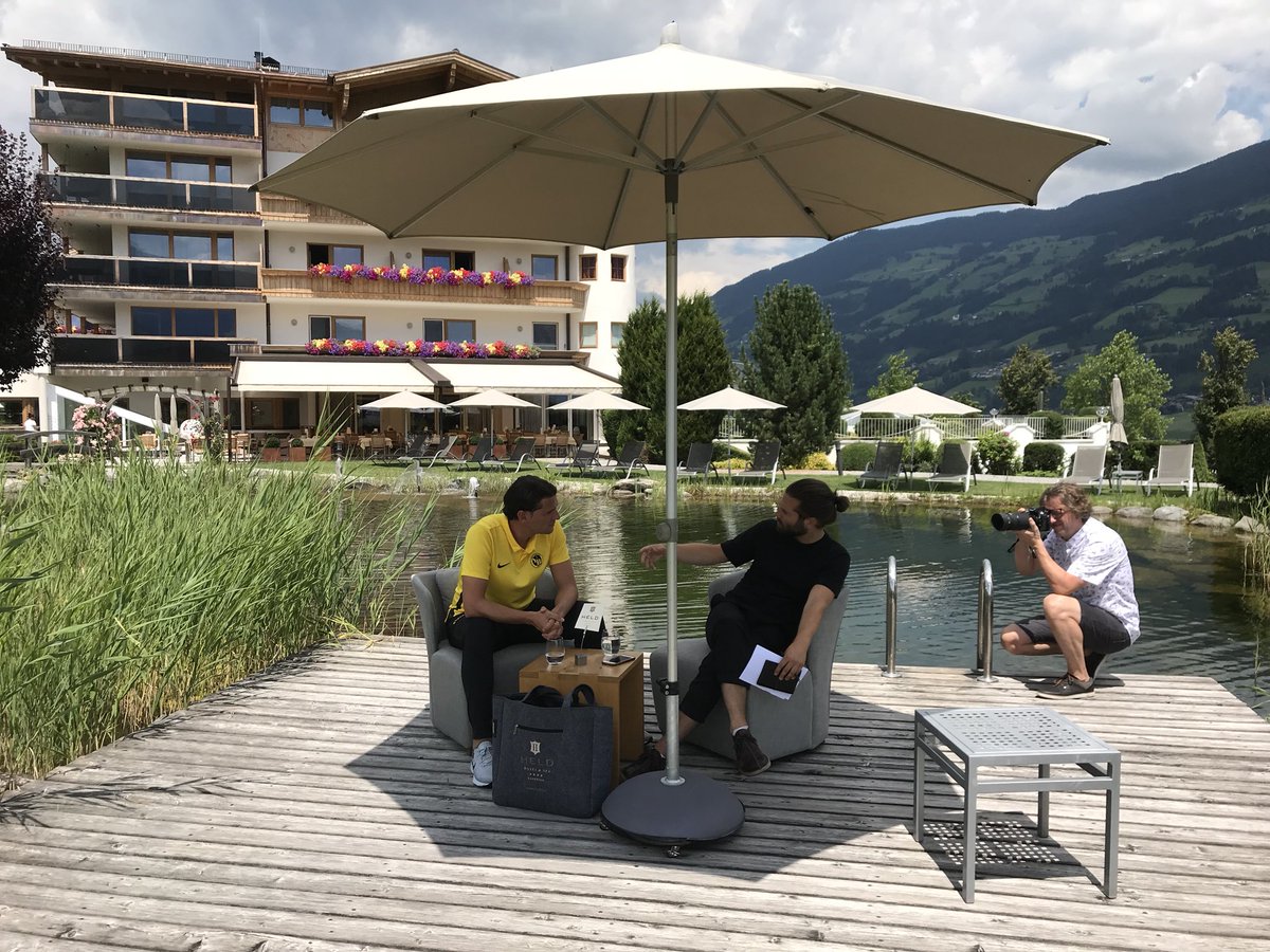 Interviewtermin im Hotel Held in Fügen im Zillertal: YB-Trainer Gerry Seoane mit BZ-Redaktor Dominic Wuillemin.
#bscyb