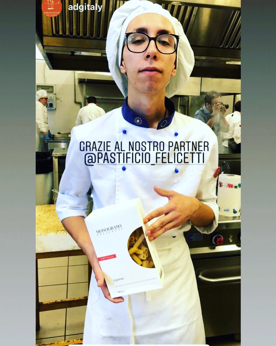 Bellissima serata all’insegna della condivisione, dell’impegno sociale, del fare formazione.A Rieti con gli studenti dell’alberghiero di Amatrice, in collaborazione con @adgitaly chef <a href="/craccocarlo/">Carlo Cracco</a>  , chef Maurizio e Sandro Serva. 
Bravi, bravissimi tutti! 👏🏻