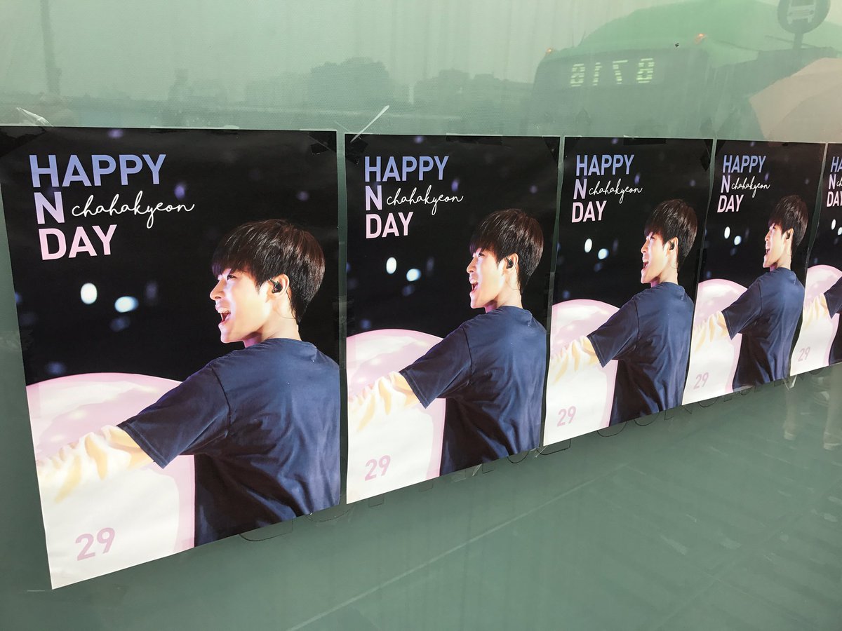 YoureSpring0406's tweet photo. 학연이의 29번째 생일을 축하해❤

이렇게나 사랑받고 있는 에녕☺️ 
학연이로 가득한 공간에서 함께 할 수 있어서 행복해요💕
프로이벤트러 엔사랑단분들! 준비하시느라 고생많으셨습니다ㅠㅡㅠ❤

@CHA_NNNNN @event630 
#HAPPYNDAY
#학연아_이렇게나_널_좋아해 https://t.co/5YtVq0oFdE