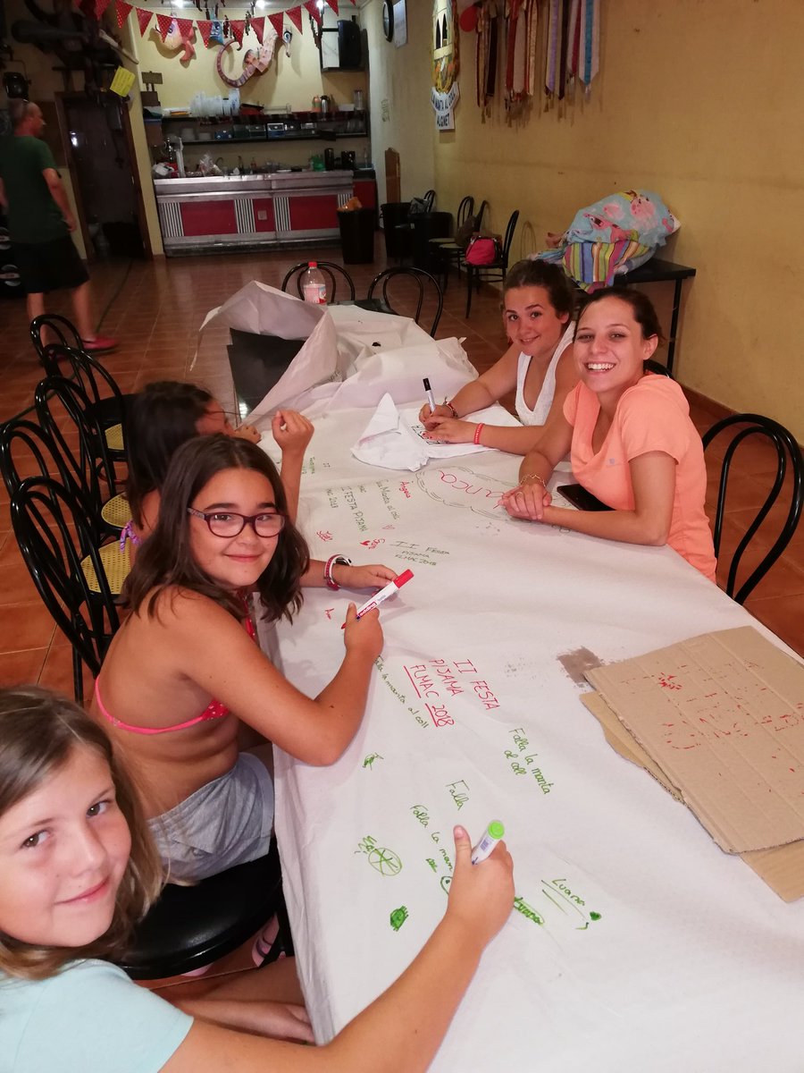 Seguim amb la pintada de camisetes #lamanta #Lanostra