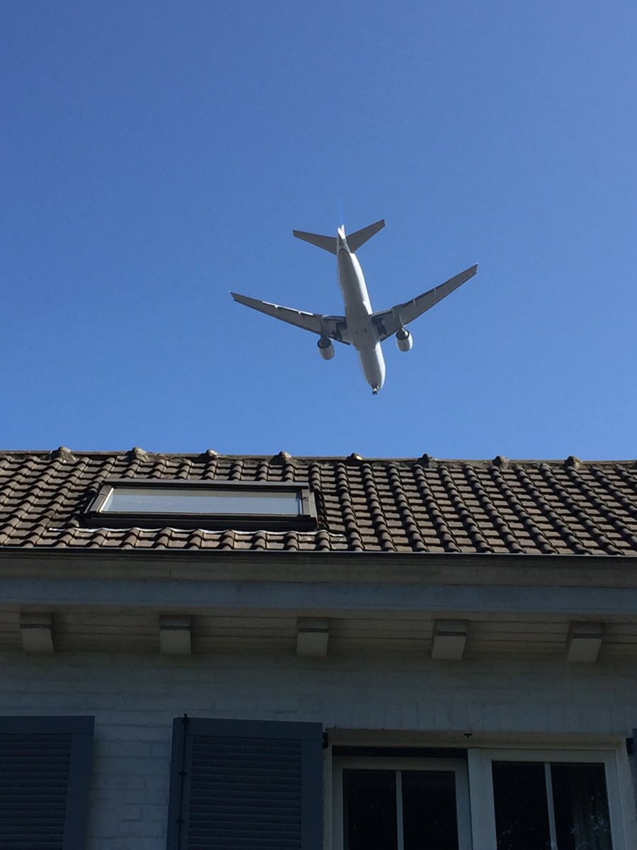 PeggyCortois's tweet image. ⁦@CharlesMichel⁩ ⁦@dreynders⁩ ⁦@francois_bellot⁩ ⁦@celinefremault⁩ C’est vraiment invivable, jour et nuit à 250 m, marre, marre, marre de la 01 ✈️😡😪🤢!!! ⁦@ubcna01⁩ ⁦@Piste01casuffit⁩ #survol #nuisances #sante