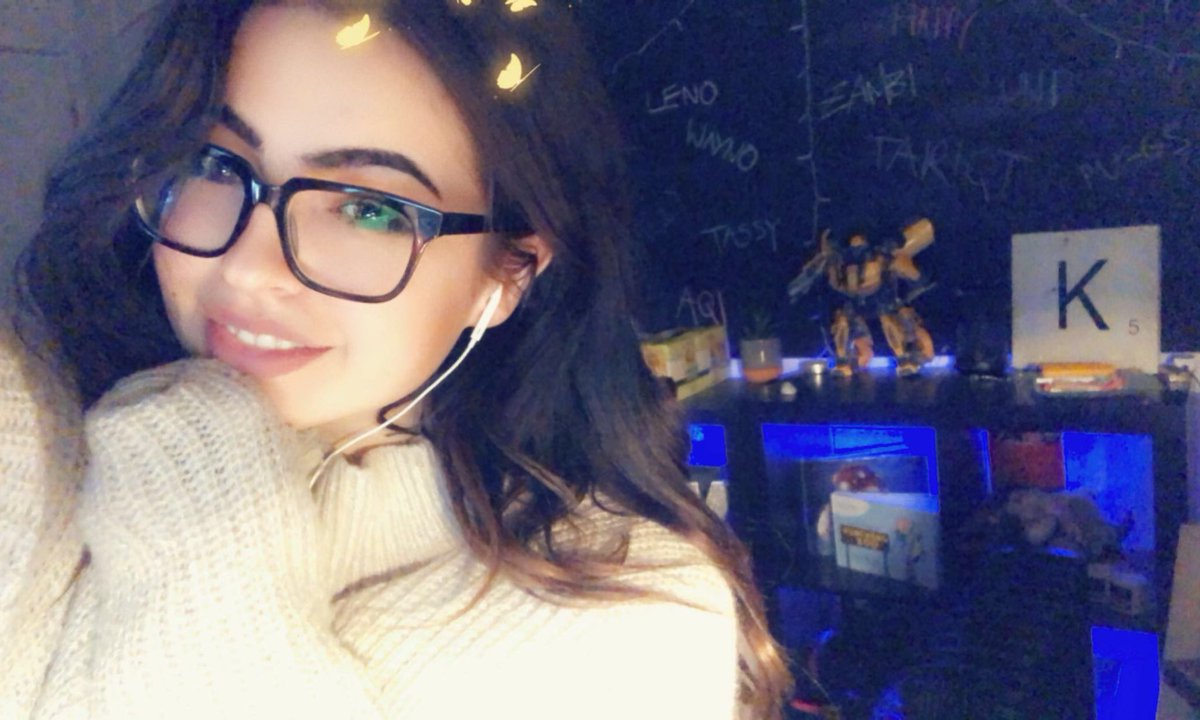 KTLODO's tweet photo. Hehe I changed my background blue for my bae @WatchMixer and I’m live with overwatch! I have lost my voice a lil so it’s now an ASMR stream... 

https://t.co/M2NDddWZ3S https://t.co/8zVKRfsCth