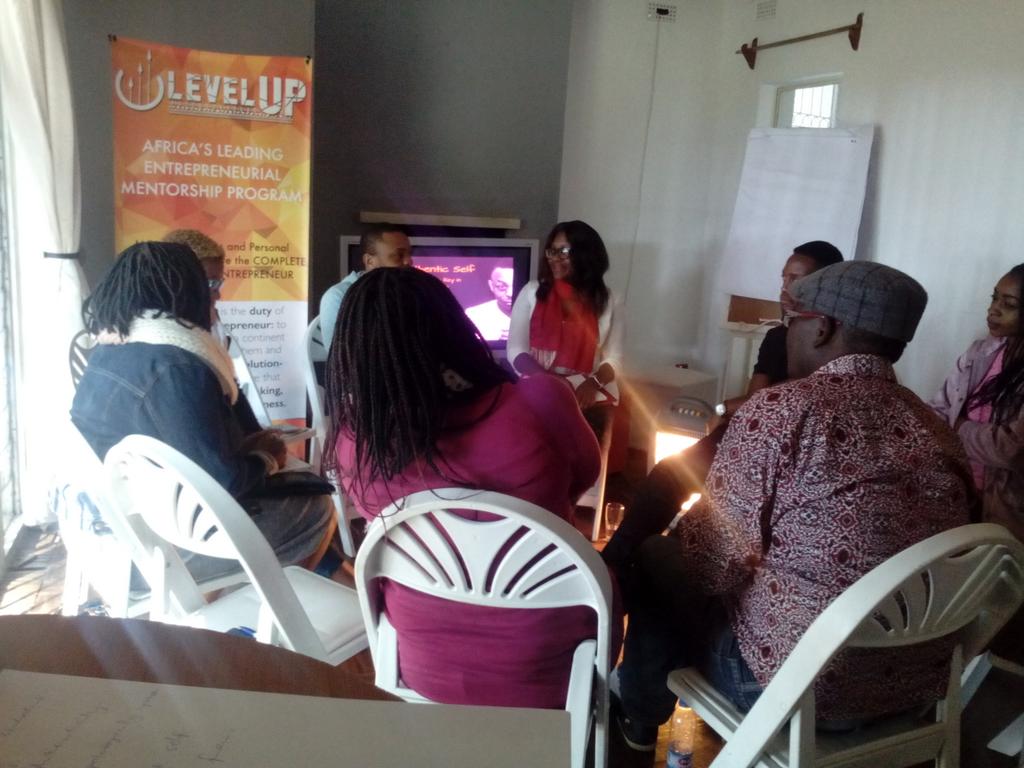 Inovativeauthor's tweet image. Current session with @MutsaSamuel  Level Up Zw focusing on Your Authentic Self #UbuntuLab #LevelUpZw