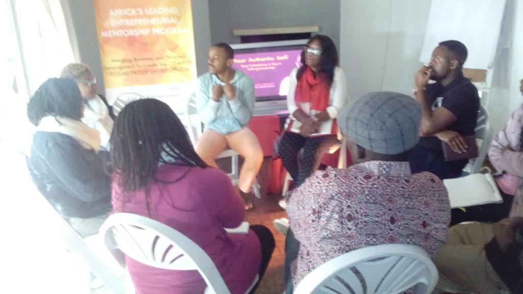 Inovativeauthor's tweet image. Current session with @MutsaSamuel  Level Up Zw focusing on Your Authentic Self #UbuntuLab #LevelUpZw