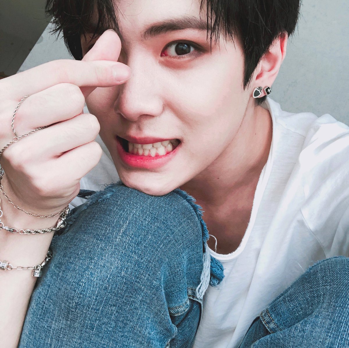 July3rdDH's tweet photo. 아 진짜 어떡해 귀걸이 바꾼 거 너무 예쁘다 동하나 ㅠㅠ ❤️🖤❤️🖤❤️🖤 https://t.co/eBHoNFf0Ho