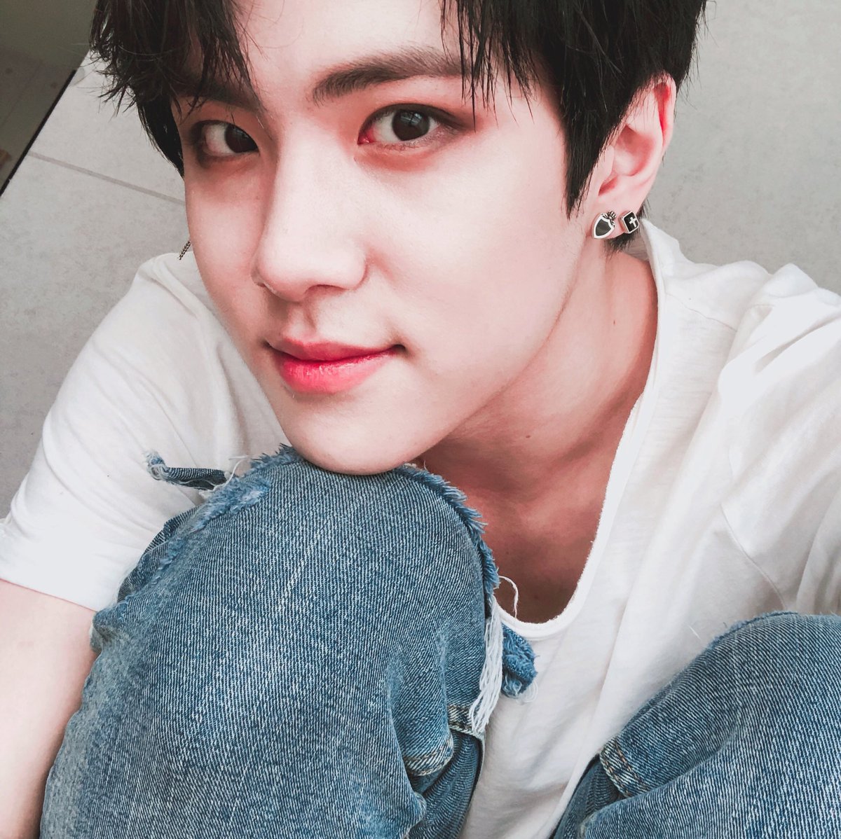 July3rdDH's tweet photo. 아 진짜 어떡해 귀걸이 바꾼 거 너무 예쁘다 동하나 ㅠㅠ ❤️🖤❤️🖤❤️🖤 https://t.co/eBHoNFf0Ho